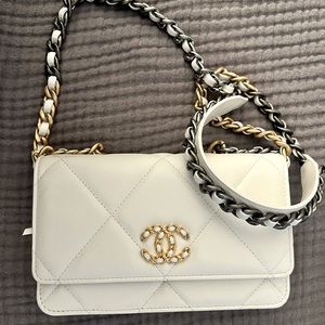 Chanel 19 white